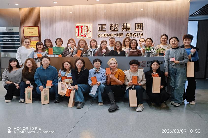 芳華悅己，逐光而行